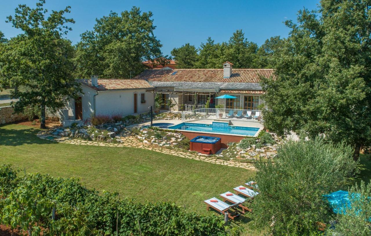 Family Villa Lipica With Private Pool And Jacuzzi Пазин Экстерьер фото